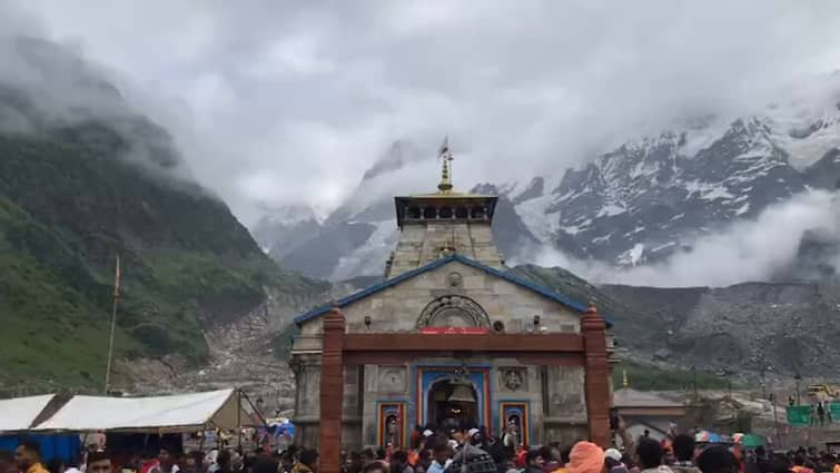 telugu piligrims stucked in kedarnath due to rainy weather Kedarnath: కేదార్ నాథ్ లో చిక్కుకున్న తెలుగువారు - వర్షాలు, తీవ్ర చలితో ఇబ్బందులు