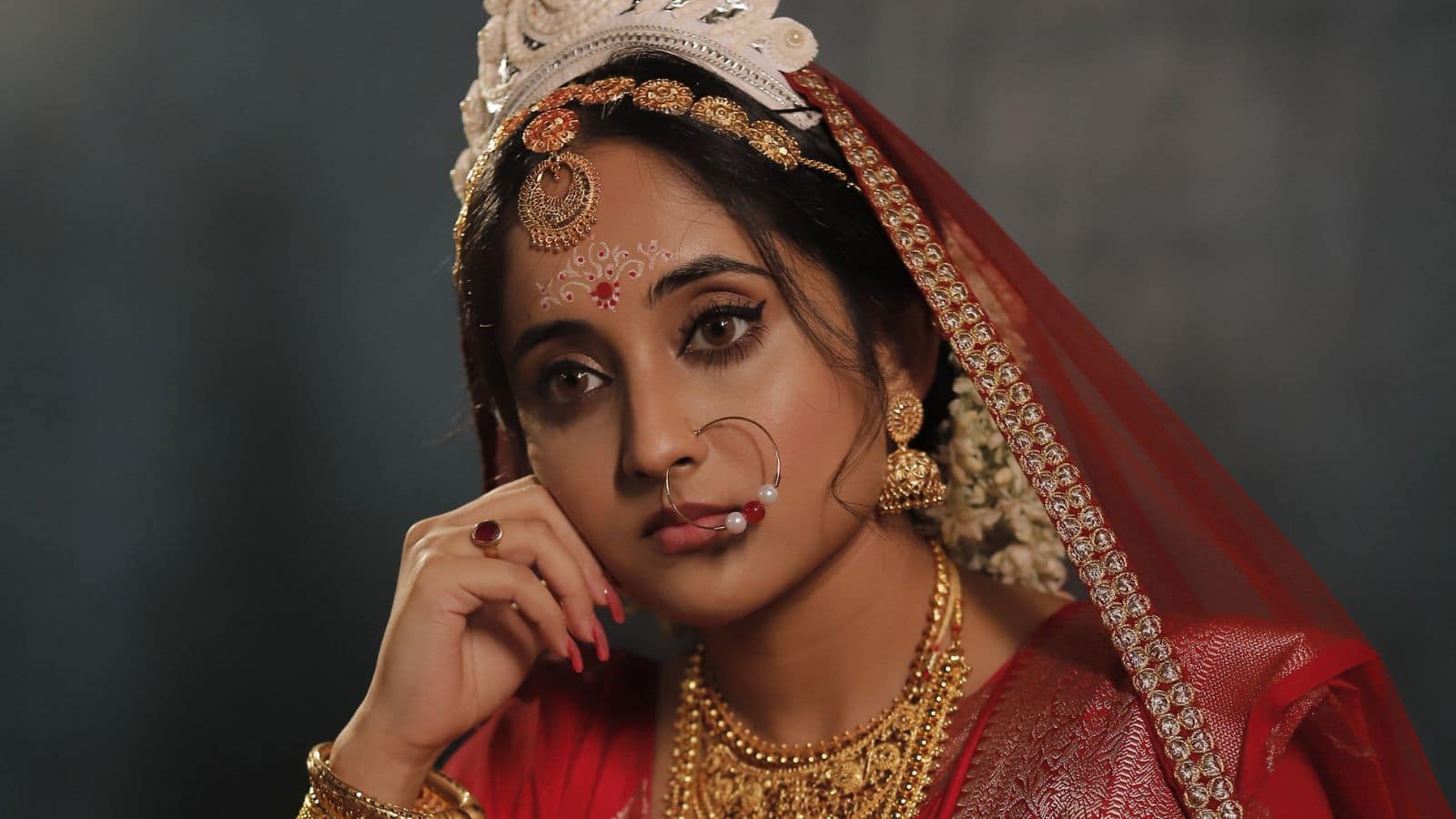 Qiz prokladkani yashirin kameraga almashtirdi.