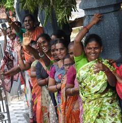 In Pics: పవన్ కల్యాణ్ ఇలాఖాలో వైఎస్ జగన్ పర్యటన - జనాల రియాక్షన్ ఎలా ఉందో చూడండి