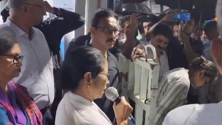 deadlock continues at RG Kar protest Mamata Banerjee Kalighat residence doctors meeting From Doctors' Live Streaming Demand To Mamata's Tea Request: How Drama Unfolded Outside CM's Residence