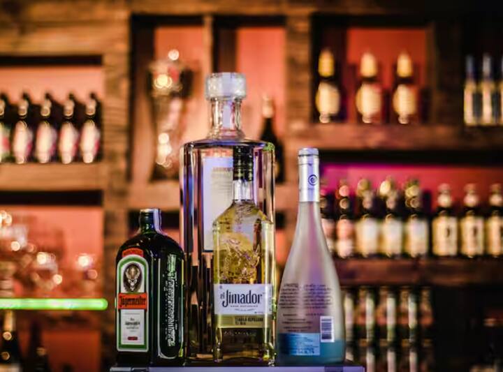 ਰਿਪੋਰਟ ਦੇ ਅਨੁਸਾਰ, 2020-21 ਵਿੱਚ ਯੂਕੇ ਤੋਂ ਕੁੱਲ 131.29 ਅਮਰੀਕੀ ਡਾਲਰ ਦੀ ਸ਼ਰਾਬ ਦਰਾਮਦ ਕੀਤੀ ਗਈ ਸੀ। ਬੈਲਜੀਅਮ ਤੀਜੇ ਸਥਾਨ 'ਤੇ ਹੈ। ਜਿੱਥੋਂ ਜ਼ਿਆਦਾਤਰ ਸ਼ਰਾਬ ਭਾਰਤ ਨੂੰ ਦਰਾਮਦ ਕੀਤੀ ਜਾਂਦੀ ਹੈ।