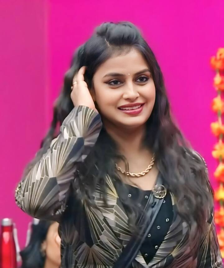 హౌజ్లోకి ఎంట్రీ ఇచ్చేముందు అందరితో స్నేహం ఉంటూ ప్రేమను సంపాదించుకుంటానంటూ హోస్ట్ నాగార్జునతో మాటలు చెప్పిన సోనియా హౌజ్లోకి ఎంట్రీ ఇవ్వగానే దానికి వ్యతిరేకంగా ప్రవర్తిస్తూ వస్తుంది.