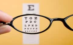 આંખની રોશની વધારવા દરરોજ ખાઓ આ બે વસ્તુઓ, થોડા સમયમાં જોવા મળશે અસર 