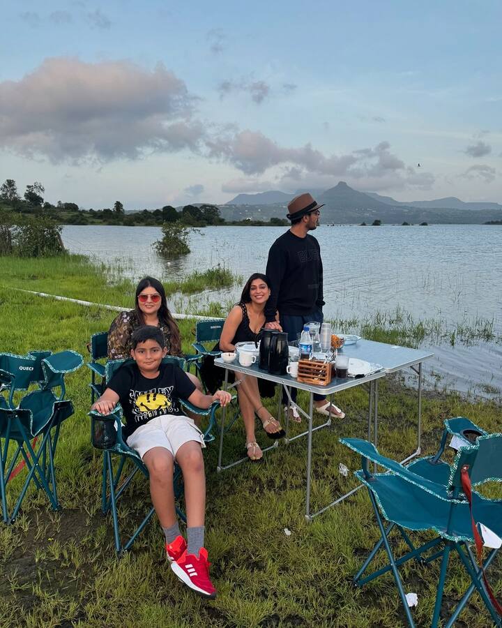 In the next one, Arjun’s wife Neha was seen smiling for the camera along with her friends on their short excursion, while Arjun was looking towards the other side.