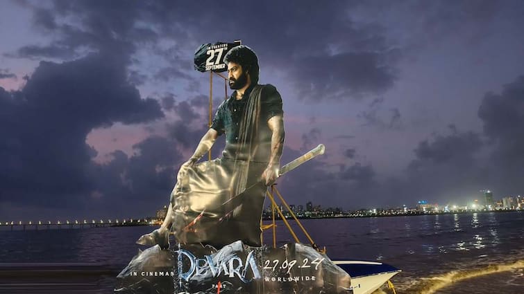 Devara Cutout Installed On The Dadar Chowpatty beachfront In Mumbai Devara Movie: నార్త్‌లో ‘దేవర’ మూవీ మేనియా... ముంబై బీచ్‌లో భారీ కటౌట్ ఏర్పాటు