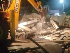 கரூரில் கட்டப்பட்டு வந்த விநாயகர் கோயில் இரவோடு இரவாக இடித்து அகற்றம் - காரணம் என்ன?