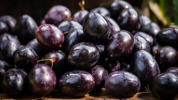 Jamun is rich in fiber and folic acid, fats, riboflavin, proteins and sodium are also present in abundance. Seen in this light, women need a lot of these nutrients during pregnancy and this need is fulfilled by the consumption of mulberries.