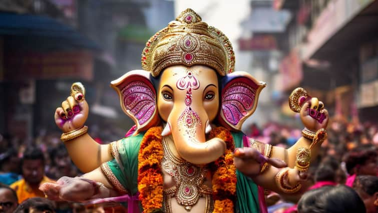 Ganesha Nimajjanam 2024 Top Places To Witness Visarjan Around AndhraPradesh and Telangana Ganesha Nimajjanam 2024: ఏపీ, తెలంగాణలో ఈ ప్రాంతాల్లో నిమజ్జనం అదిరిపోతుంది!