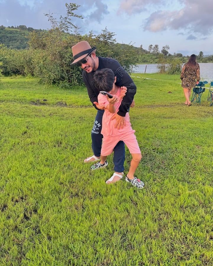 Taking to Instagram, Arjun, who has 8.3 million followers on the photo-sharing platform posted some lovely pictures with his better half Neha Swami, his adorable boy Ayaan Bijlani and his friends.
