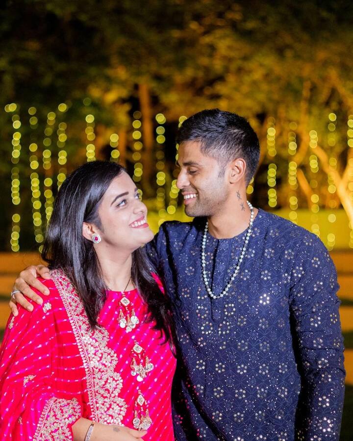 देविशा ने इंस्टाग्राम पर करीब 6 तस्वीरें शेयर कीं। उन्होंने इन तस्वीरों को बहुत अच्छा टाइटल दिया. देविशा ने सूर्या को अपना कहा 