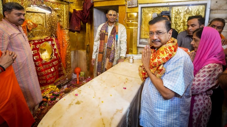 Delhi CM Arvind Kejriwal Visits Hanuman Temple In CP Day After Walking Out Of Jail WATCH Day After Walking Out Of Jail, Delhi CM Kejriwal Visits Hanuman Temple: WATCH