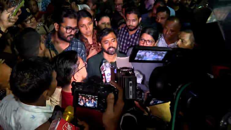 RG Kar News RG Kar Update Junior Doctor Mamata Banerjee Meeting Collapsed RG Kar Protest: লাইভ স্ট্রিমিং ছাড়া বৈঠকে রাজি জুনিয়র ডাক্তাররা, মন্ত্রী বললেন অনেক দেরি হয়ে গিয়েছে, আর সম্ভব নয়