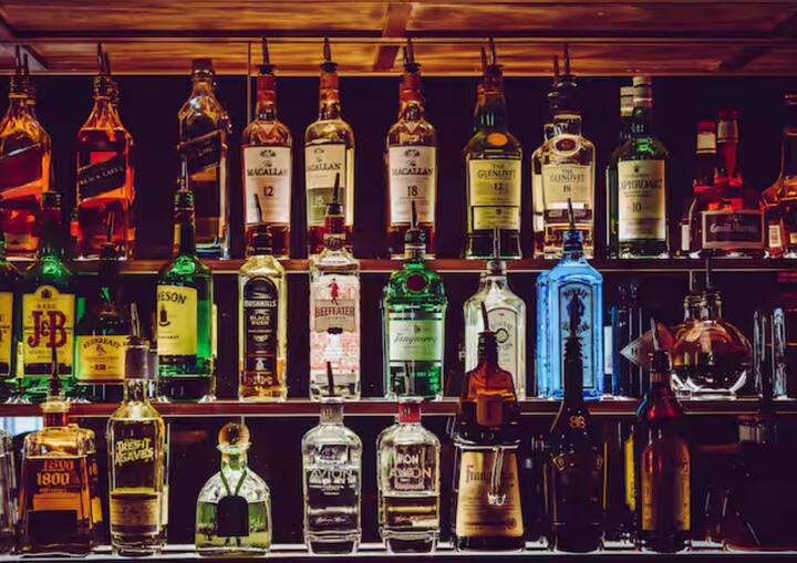 ਤੁਹਾਨੂੰ ਦੱਸ ਦੇਈਏ ਕਿ ਐਗਰੀ ਐਕਸਚੇਂਜ ਏਪੀਡਾ (2020-21) ਦੀ ਰਿਪੋਰਟ ਦੇ ਅਨੁਸਾਰ, ਭਾਰਤ ਵਿੱਚ ਜ਼ਿਆਦਾਤਰ ਸ਼ਰਾਬ ਅਮਰੀਕਾ ਤੋਂ ਆਉਂਦੀ ਹੈ।