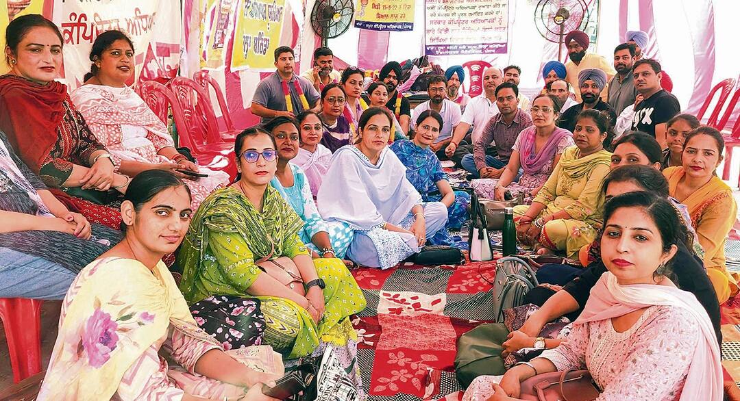 Teacher Protest: ਕੰਪਿਊਟਰ ਮਾਸਟਰ ਅੱਜ CM ਭਗਵੰਤ ਮਾਨ ਦੀ ਲਾਉਣਗੇ ਕਲਾਸ ! ਚੰਡੀਗੜ੍ਹ 'ਚ ਵੱਡੀ ਰੈਲੀ ਦਾ ਐਲਾਨ Computer teachers will protest outside the residence of CM Bhagwant Mann today Teacher Protest: ਕੰਪਿਊਟਰ ਮਾਸਟਰ ਅੱਜ CM ਭਗਵੰਤ ਮਾਨ ਦੀ ਲਾਉਣਗੇ ਕਲਾਸ ! ਚੰਡੀਗੜ੍ਹ 'ਚ ਵੱਡੀ ਰੈਲੀ ਦਾ ਐਲਾਨ