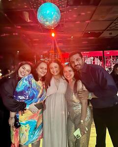 पति संग बेस्टी विशाल सिंह की बर्थडे पार्टी में पहुंचीं देवोलीना भट्टाचार्जी, लॉन्ग ड्रेस में यूं फ्लॉन्ट किया बेबी बंप