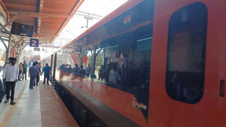 कोल्हापूर ते पुणे वंदे भारत प्रत्येक मंगळवार, शनिवार व सोमवारी धावणार आहे.