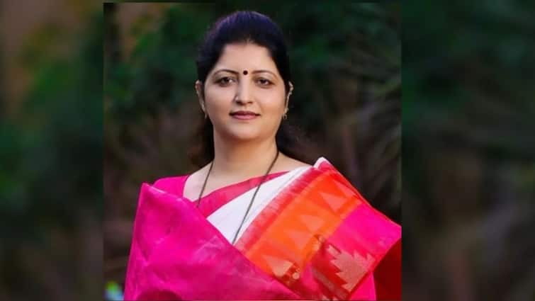 Obscene text on social media against State President of Womens Commission Rupali Chakankar Both are in custody Rupali Chakankar : रुपाली चाकणकरांविषयी सोशल मीडियावर अश्लील मजकूर; पोलीस तपासाची चक्रं फिरली, दोघांना अटक