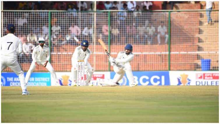 India A and India B Teams upper hand in Duleep Trophy 2nd Round Matches Duleep Trophy Highlights:ఫుల్‌ స్వింగ్‌లో ఉన్న ఇండియా ఏ, బీ టీమ్స్‌- రసవత్తరంగా దులీప్ ట్రోఫీ మ్యాచ్‌లు