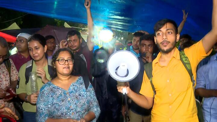 তাই তড়িঘড়ি স্বাস্থ্য ভবনের সামনে জুনিয়র চিকিৎসকদের ধর্না মঞ্চের কাছে অনেক সিসিটিভি লাগানো হয়েছে।
