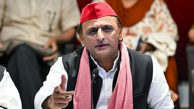 Ayodhya Ram Temple Worker Girl Gang Rape Akhilesh Yadav Demand Action on UP Police राम मंदिर में सफाई करने वाली युवती से गैंगरेप, अखिलेश यादव ने UP पुलिस पर उठाए सवाल