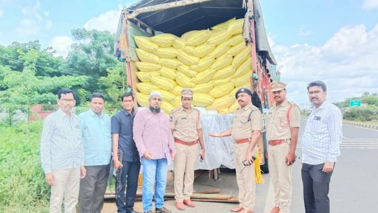 PDS Ration Rice illegal export to maharashtra from adilabad district in Telangana Ration Rice: ఆదిలాబాద్ నుంచి మహారాష్ట్రకు రేషన్ బియ్యం అక్రమ రవాణా, ఈ మాఫియాను కట్టిడి చేసేదెలా?