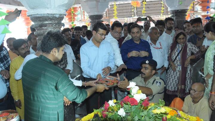 सवारी के साथ पुलिस बल के सशस्त्र जवान, बैंड, ढोल, ध्वज, घोड़े, बग्घी के साथ ही बड़ी संख्या में भक्त भी शामिल थे. सवारी श्री कालभैरव मंदिर प्रांगण से प्रारंभ होकर जेल चौराहा से प्रमुख बाजार होते हुए नाका चौराहा, माणक चौक, सिद्धवट मंदिर, बृजपुरा से पुन: जेल चौराहा होकर वापस श्री काल भैरव मंदिर पहुंची.