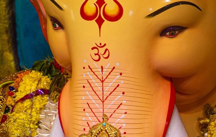 त्यानंतर मुखदर्शनाची रांग सोमवारी रात्री 12 वाजता बंद करण्यात येणार आहे.