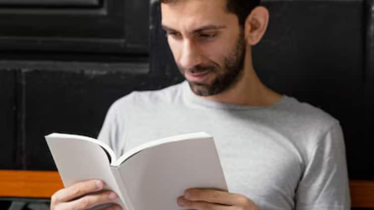 Finishing a Book: পড়ায় আগ্রহ পান না, গোটা বই শেষ হয় না আজকাল? ধাপে ধাপে অভ্যাস ফেরান এই উপায়ে...