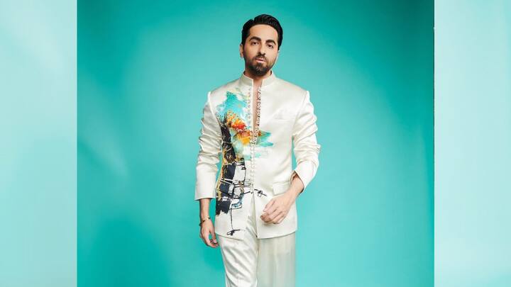 ২০১২ সালে মুক্তি পায় 'ভিকি ডোনর'। আয়ুষ্মানের প্রথম ছবি। এই ছবিতে তাঁকে স্পার্ম ডোনরের চরিত্রে দেখা যায়। প্রথম ছবিতেই এমন একটি সাহসী চরিত্রে আত্মবিশ্বাসী অভিনয় নজর কাড়ে সকলের। ছবি: আয়ুষ্মান খুরানার ইনস্টাগ্রাম