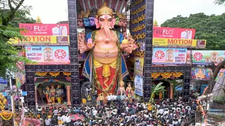 Khairatabad Vinayaka Darshanam Heavy Traffic jam Khairatabad Ganesh: అర్ధరాత్రి వరకే ఖైరతాబాద్ గణేష్ దర్శనానికి అనుమతి, హైదరాబాద్‌లో భారీగా ట్రాఫిక్ జామ్