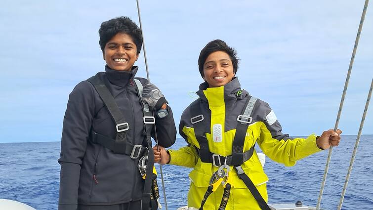 Two Indian Navy Women Officers to embark on the extraordinary sailing expedition ஆஹா! கப்பலில் உலகையே சுற்றி வர உள்ள பெண் அதிகாரிகள்.. மாஸ் காட்டும் இந்திய கடற்படை!