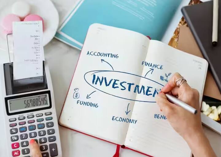 अनेकजण नेमकं कोणत्या म्युच्यूअल फंडात गुंतवणूक करावी, याचा विचार करतात. मात्र भूतकाळात एखाद्या म्युच्यूअल फंडाने चांगले रिटर्न्स दिले म्हणजे भविष्यातही तो चांगला परतावा देईलच, असे गृहित धरणे चुकीचे आहे.