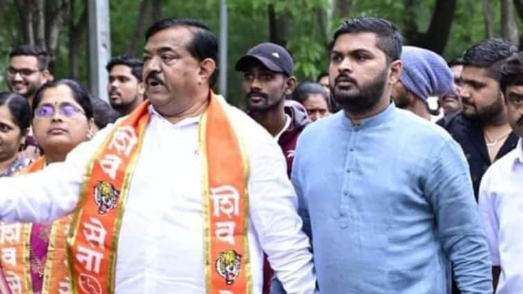 Nashik Crime News Case filed against Deepak Badgujar son of Shiv Sena UBT Nashik district chief Sudhakar Badgujar in Prashant Jadhav firing Maharashtra Marathi News मोठी बातमी: ठाकरे गटाच्या सुधाकर बडगुजरांच्या मुलाविरोधात गुन्हा दाखल, राजकीय वर्तुळात खळबळ, नेमकं प्रकरण काय?