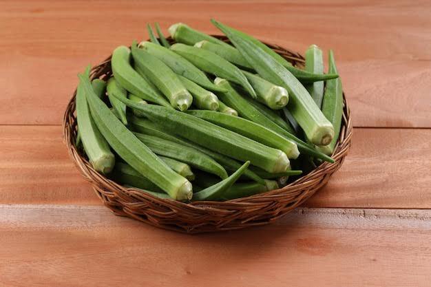 Okra is said to be beneficial in controlling sugar. The eugenol present in it increases insulin resistance in the body and controls blood sugar levels. Therefore, eating lady finger is said to be beneficial for diabetic patients.