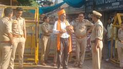 ताजमहल में पेशाब करते दिखे दो पर्यटक, गोबर और गंगाजल लेकर पहुंचे हिंदू संगठन