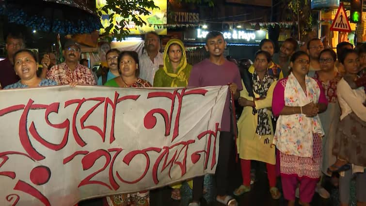 RG Kar News Protest Reclaim the night people gathered starts slogan RG Kar Protest: ফের রাত দখল, স্লোগানে মুখর সিঁথি থেকে যাদবপুর, শামিল জেলাও