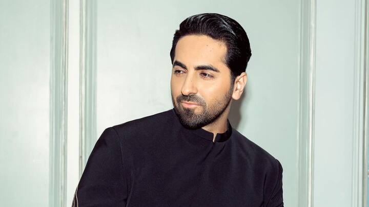 ২০১৯ সালে সকলের 'ড্রিম গার্ল' হয়ে হাজির হন আয়ুষ্মান। 'ফোন সেক্স অপারেটর' হিসেবে তিনি কাজ শুরু করেন, যে নিজের কণ্ঠ বদলে মেয়েদের মতো করতে পারতেন। ভিন্ন ধরনের চরিত্রে ফের বাজিমাত অভিনেতার। ছবি: আয়ুষ্মান খুরানার ইনস্টাগ্রাম