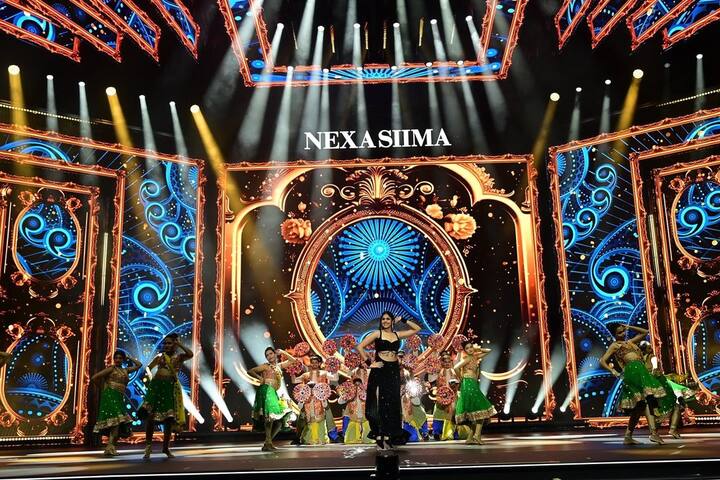 దానికి సంబంధించిన ఫోటోలను సైమా తన ఇన్​స్టాగ్రామ్​ పేజ్​లో ఫోటోలు పోస్ట్ చేసింది. The spotlight shines on @fariaabdullah as she delivers an unforgettable dance performance! అంటూ క్యాప్షన్ ఇచ్చింది. (Images Source : Instagram/Faria Abdullaha)