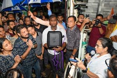 'মুখ্যমন্ত্রী জুনিয়র ডাক্তারদের কথা শুনুন', বৈঠক ভেস্তে যাওয়ায় ক্ষুব্ধ সিনিয়র চিকিৎসকরাও