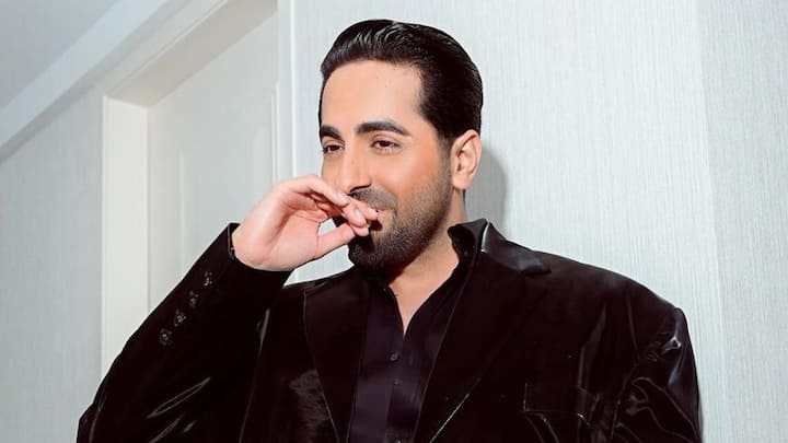 ২০১৭ সালে মুক্তি পায় 'শুভ মঙ্গল সাবধান'। মুদিতের চরিত্রে ফের নজর কাড়েন তিনি। এই চরিত্রের 'erectile dysfunction' ছিল। রসবোধ ও আবেগের নিখুঁত সামঞ্জস্য বজায় রেখে প্রশংসিত হয় আয়ুষ্মানের অভিনয়। ছবি: আয়ুষ্মান খুরানার ইনস্টাগ্রাম