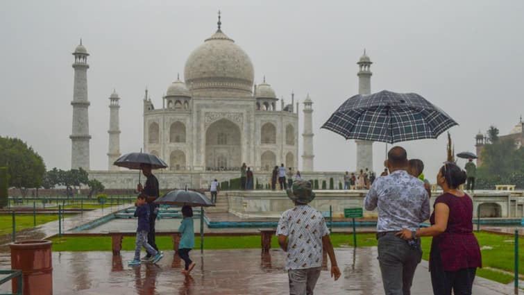 Taj Mahal Viral Video Authorities Swing Into Action After Tourists Urinating In Garden Taj Mahal Authorities Swing Into Action After Viral Video Shows Tourists Urinating In Garden