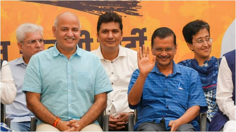 manish sisodia atishi or saurabh who will arvind kejriwal give cm post मनीष सिसोदिया नहीं, किसे अरविंद केजरीवाल बनाएंगे मुख्यमंत्री? समझें आकलन