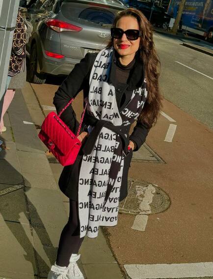 अमीषा पटेल- 49 साल की अमीषा पटेल मैसाचुसेट्स की टफ्ट्स यूनिवर्सिटी से बायो-जेनेटिक इंजीनियरिंग की पढ़ाई कर चुकी हैं.