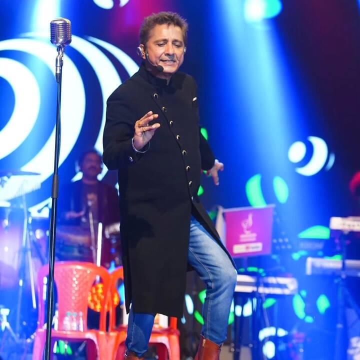 इस अवॉर्ड को लेने के लिए एआर रहमान अमेरका पहुंचे थे. इस दौरान उनसे ऐसी भूल हो गई थी कि जिसकी बाद सिंगर को सुखविंदर सिंह से माफी मांगनी पड़ी थी.