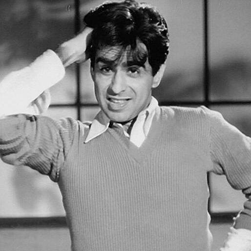 वहीं नरगिस का भी यही मानना था कि फिल्म में दिलीप कुमार को उनके बेटे के रोल में देखना फैंस पसंद नहीं करेंगे. इसलिए दिलीप कुमार ने ये फिल्म रिजेक्ट कर दी थी. इसके बाद ये रोल सुनील दत्त का मिला था.