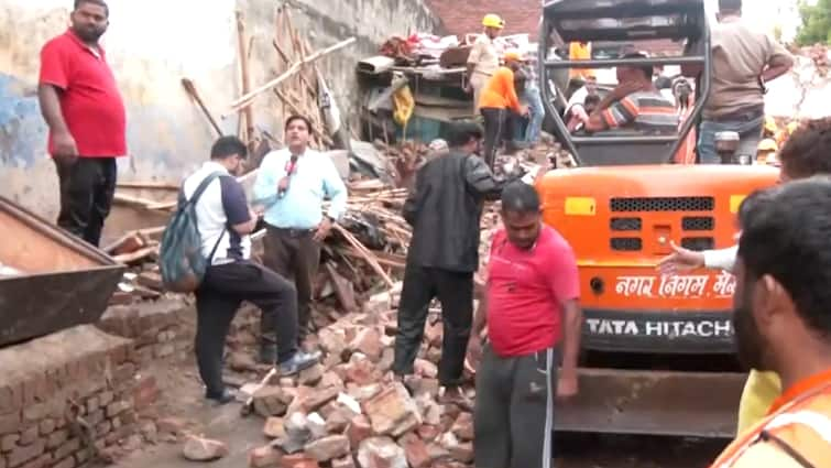 Meerut building Collapse All 15 people evacuated and 9 death rescue continues for animals मेरठ बिल्डिंग हादसा: सभी 15 लोग निकाले गए, 10 लोगों की मौत, जानवरों के लिए रेस्क्यू जारी