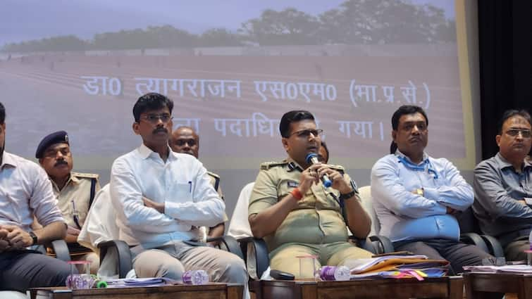 Pitru Paksha Mela 2024 DM Tyagarajan SM held meeting regarding security in Gaya Pitru Paksha Mela: गया पितृपक्ष मेला क्षेत्र को 17 सुपर जोन और 324 सेक्टर में बांटा गया, सुरक्षा को लेकर पुख्ता इंतजाम