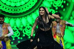 Faria Abdullaha : సైమా స్టేజ్​పై ఫరియా అబ్దుల్లా స్టెప్పులు.. పర్​ఫార్మెన్స్​తో మత్తు వదిలిస్తోందిగా