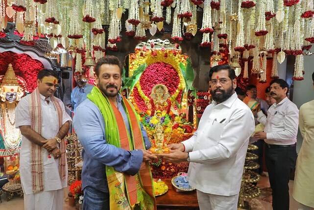 Salman Khan, on the other hand, visited the residence of Maharashtra CM Eknath Shinde along with his sister Arpita Sharma.