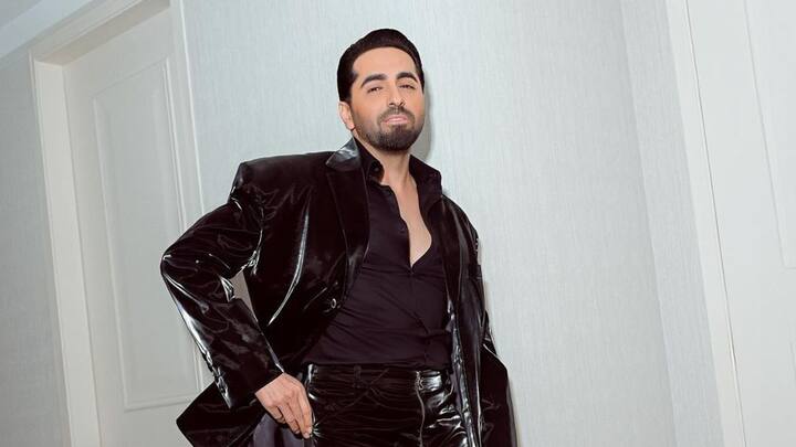 ২০১৮ সালের 'অন্ধাধুন' প্রবল প্রশংসিত হয়। এক অন্ধ সঙ্গীতশিল্পী আকাশের চরিত্রে দেখা যায় তাঁকে। সেই সঙ্গে টানটান উত্তেজনা ও দুর্দান্ত গল্প। নজর কেড়েছিল তব্বু ও রাধিকা আপ্তের অভিনয়ও। ছবি: আয়ুষ্মান খুরানার ইনস্টাগ্রাম